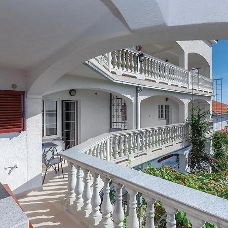 1 Bedroom Cozy Apartment In 茨里克韦尼察 外观 照片