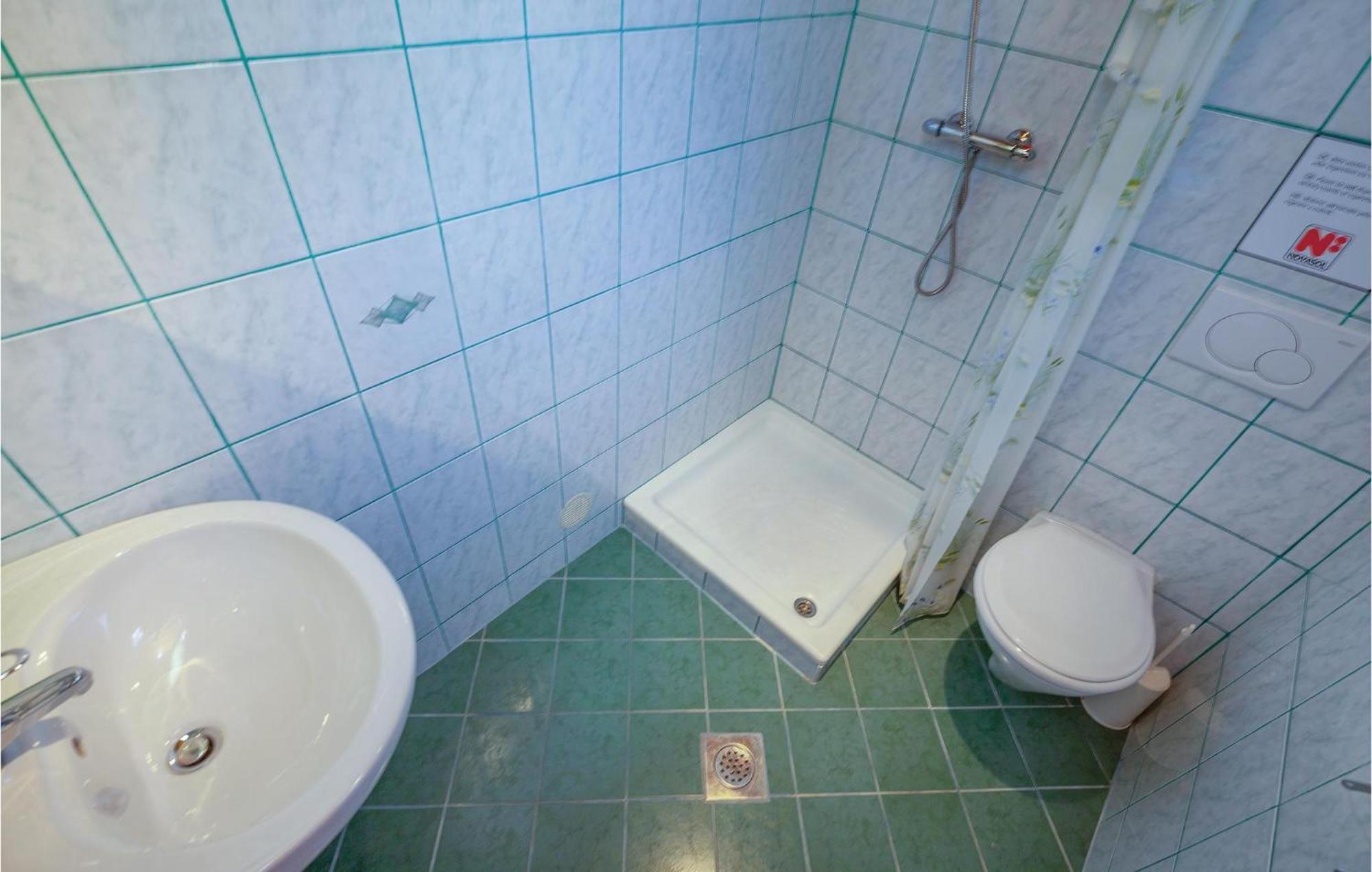 1 Bedroom Cozy Apartment In 茨里克韦尼察 外观 照片
