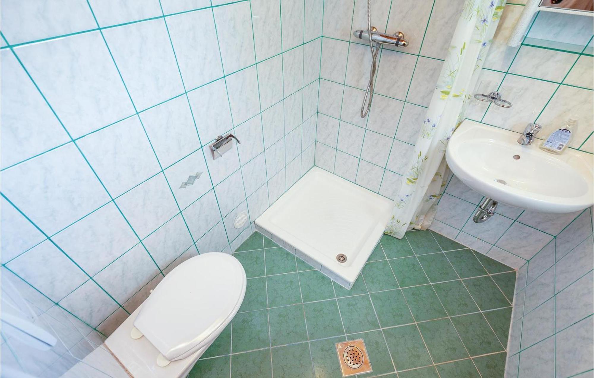 1 Bedroom Cozy Apartment In 茨里克韦尼察 外观 照片