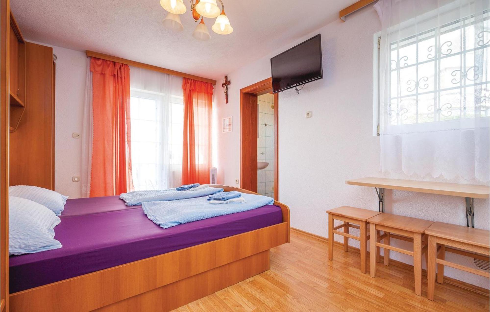 1 Bedroom Cozy Apartment In 茨里克韦尼察 外观 照片