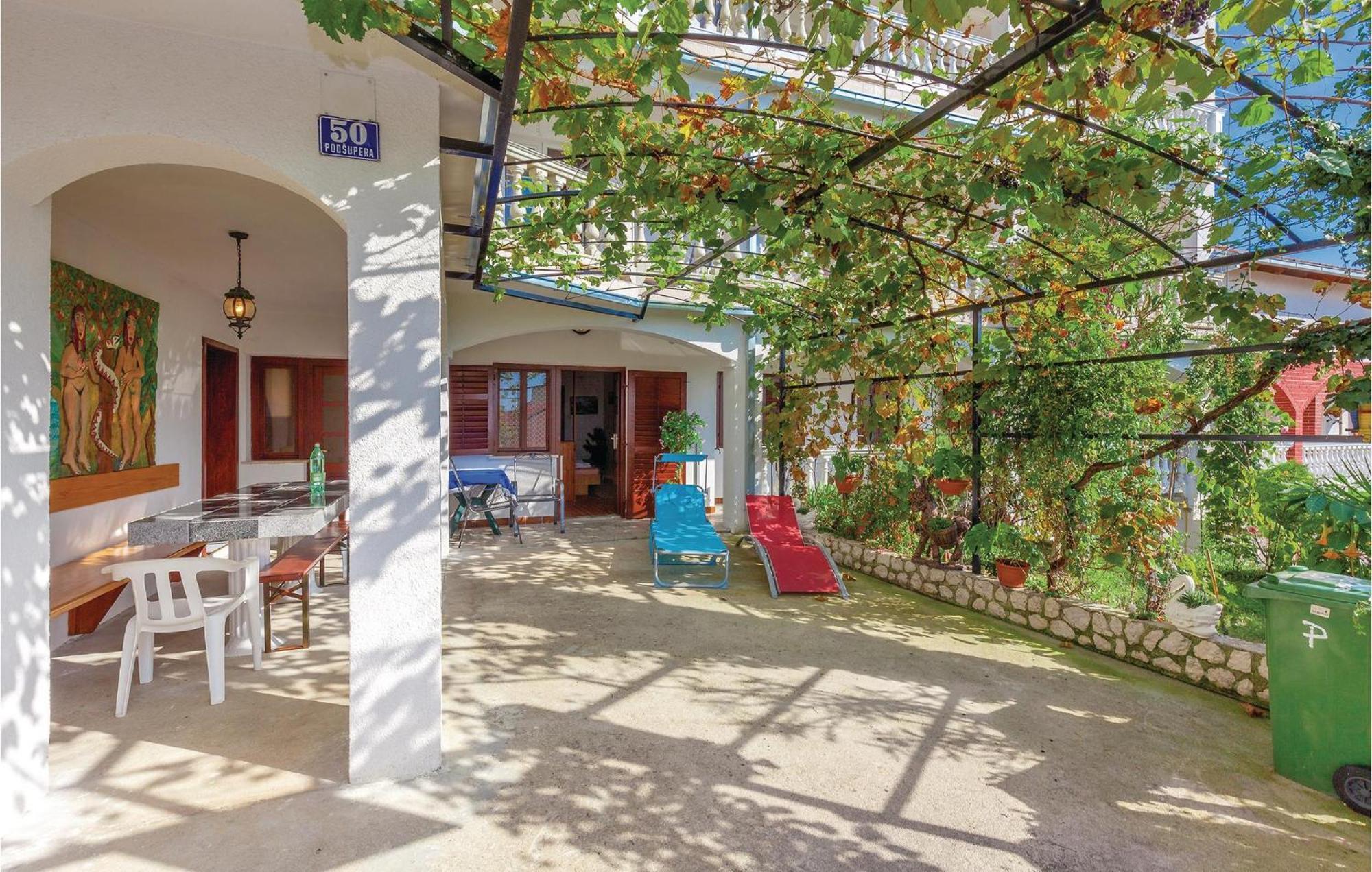 1 Bedroom Cozy Apartment In 茨里克韦尼察 外观 照片