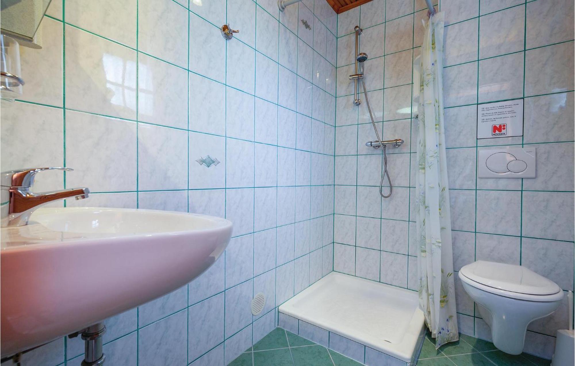 1 Bedroom Cozy Apartment In 茨里克韦尼察 外观 照片