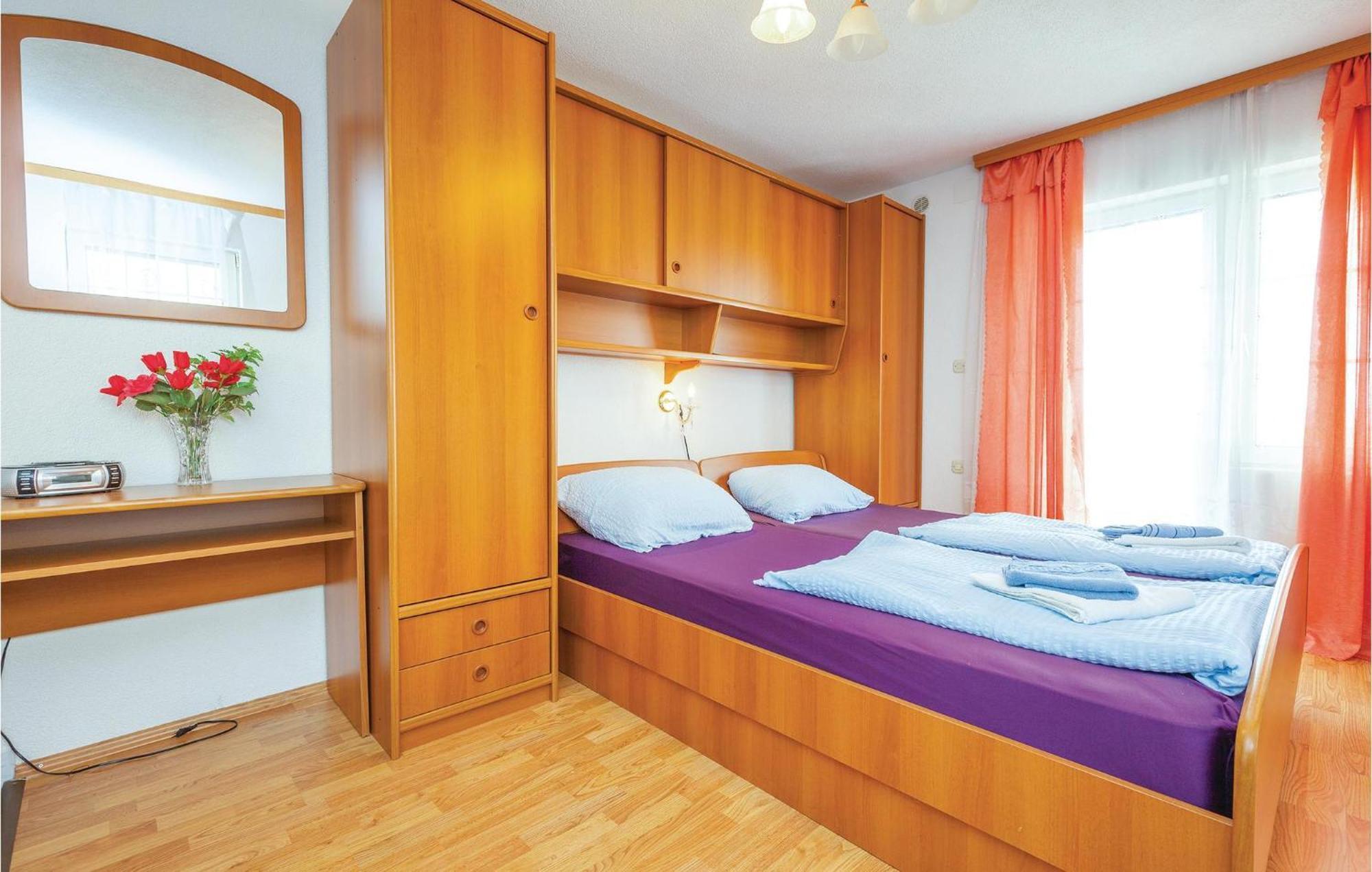 1 Bedroom Cozy Apartment In 茨里克韦尼察 外观 照片