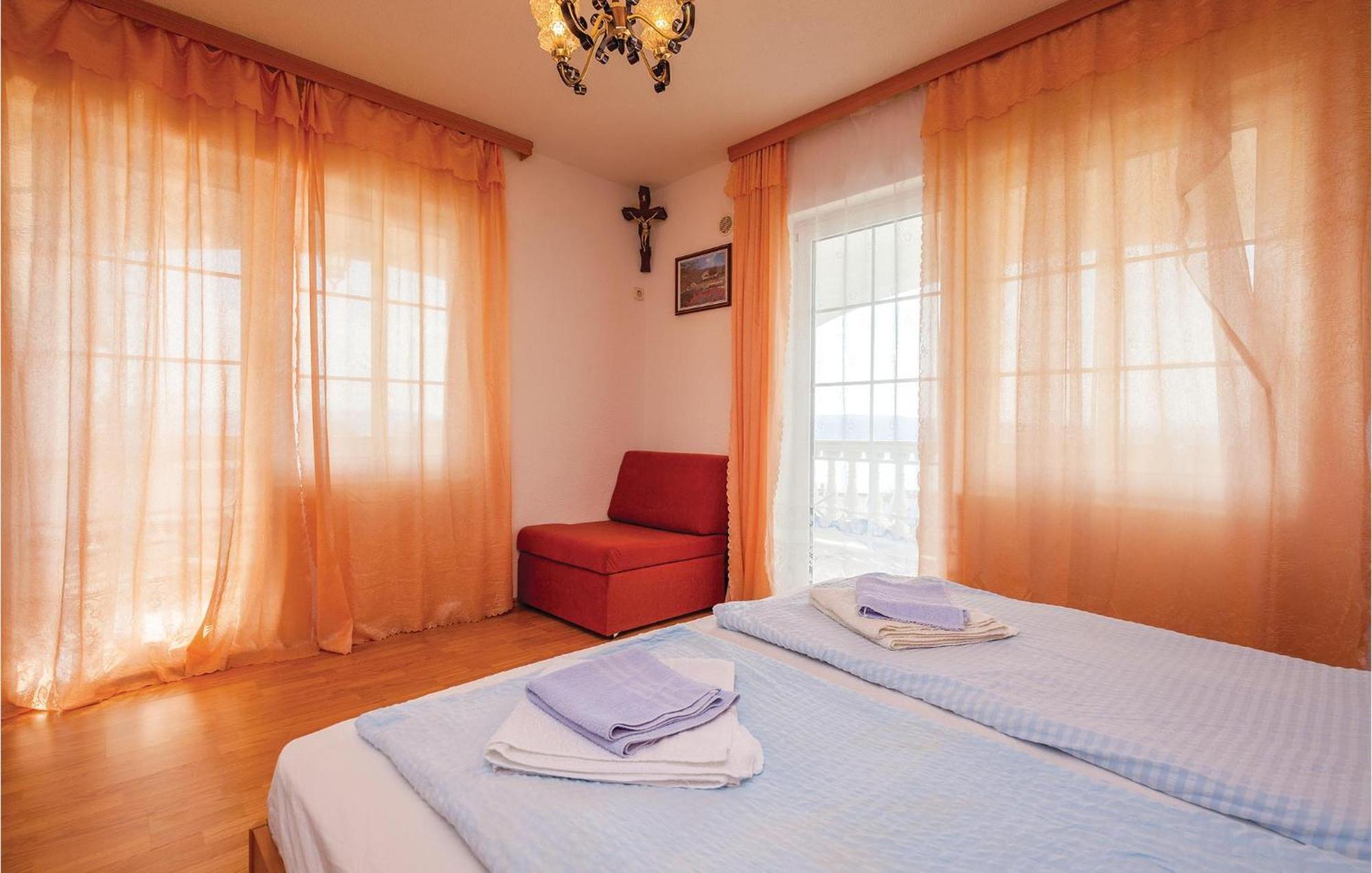 1 Bedroom Cozy Apartment In 茨里克韦尼察 外观 照片