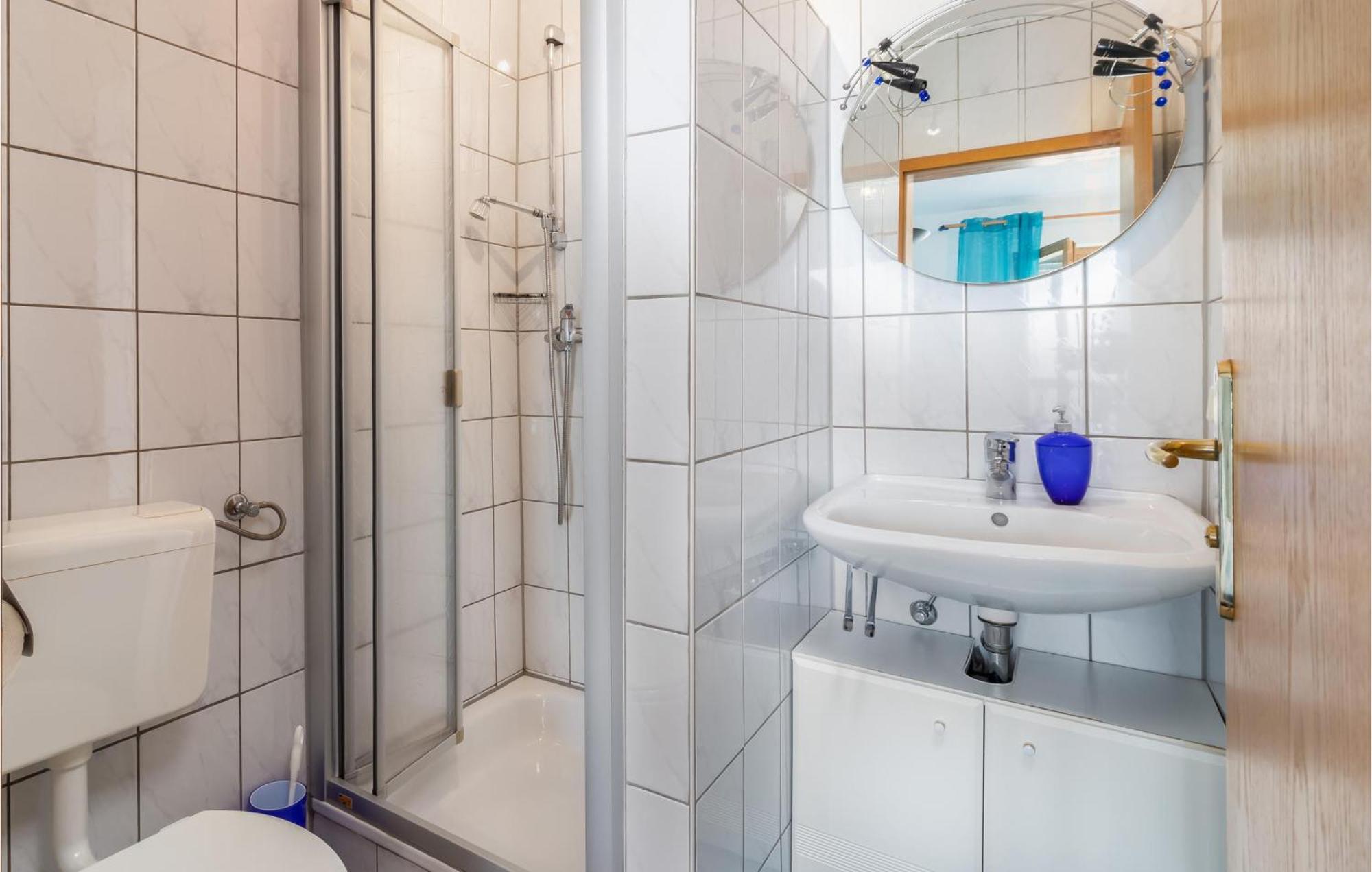 1 Bedroom Cozy Apartment In 茨里克韦尼察 外观 照片