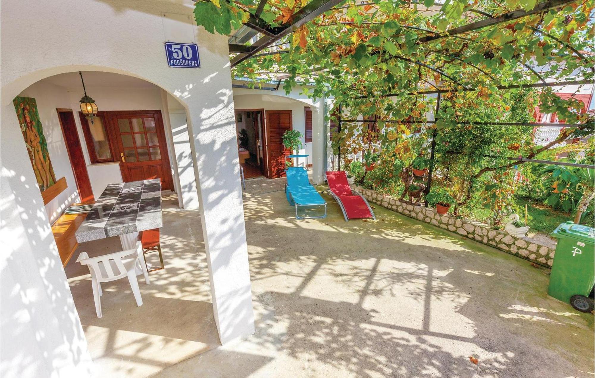 1 Bedroom Cozy Apartment In 茨里克韦尼察 外观 照片