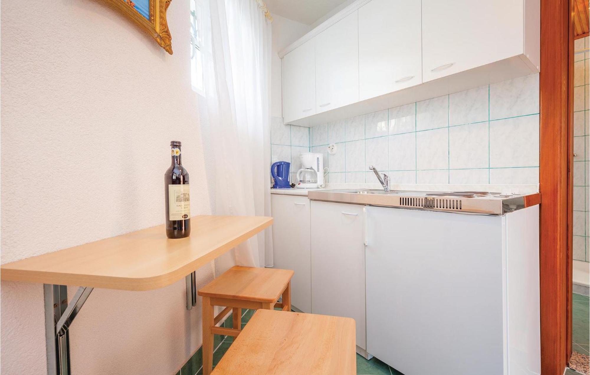 1 Bedroom Cozy Apartment In 茨里克韦尼察 外观 照片